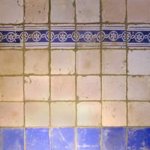 Wandtegels: Josse Pavement Antique 10 x 10 cm kleur Tueda gecombineerd met blauw.